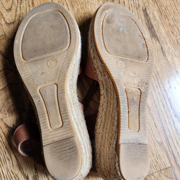 Andre Assous Espadrille Wedge, Tan Leather Peep Toe US7.0 - Picture 2 of 4